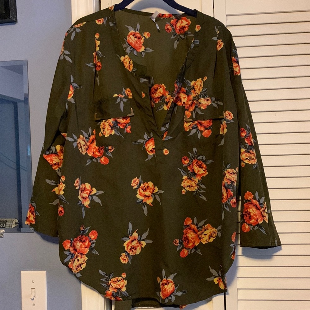Live 4 Truth. Army Green Top with Flowers - Picture 1 of 9